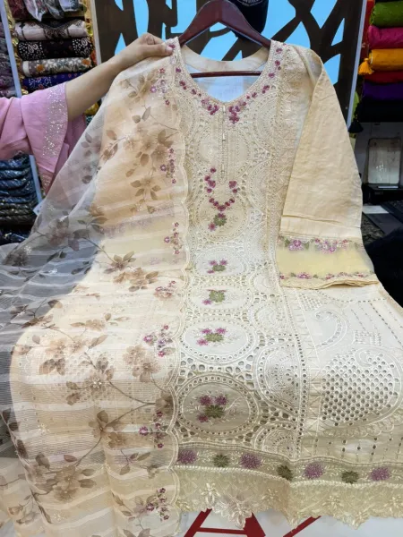পাকিস্তানি ইনস্পায়ার্ড প্রিমিয়াম সুইজ লন কালেকশন (লাইট ক্রিম)